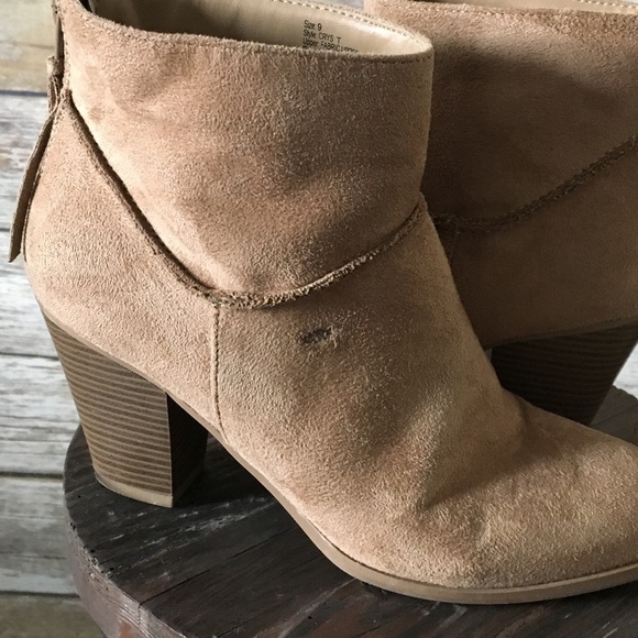 ❌❌SUEDE ANKLE BOOTIES- SOLD❌❌❌❌ - Picture 3 of 4